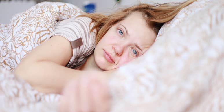 Train Yourself To Fall Asleep Faster & Overcome Your Insomnia With This 9-Step Program woman can't fall asleep