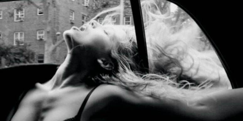 6 Signs That Scream Your Life Is WAY Too Stressful 6 Signs That Scream Your Life Is WAY Too Stressful
