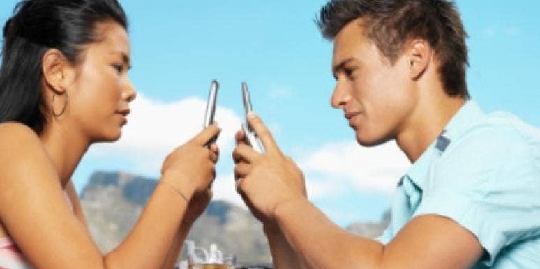 How To Text Guys The Rules of Texting In Today s Dating World