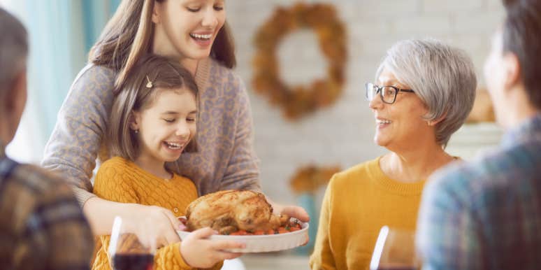 Woman Disinvites Mother-In-Law To Thanksgiving Because She's A Picky Eater Thanksgiving turkey with family