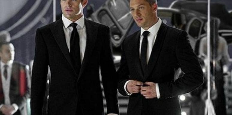 007 Signs He Doesn't Want A Relationship (Or He's A Spy) Still from This Means War