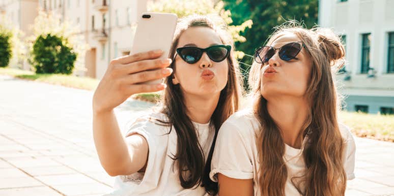 Yikes! 10 Warning Signs That You're In A Toxic Friendship (And You Need To End It ASAP)