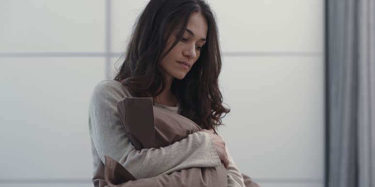 What You Need To Know About The Girl Who Has Dealt With Loss grieving woman