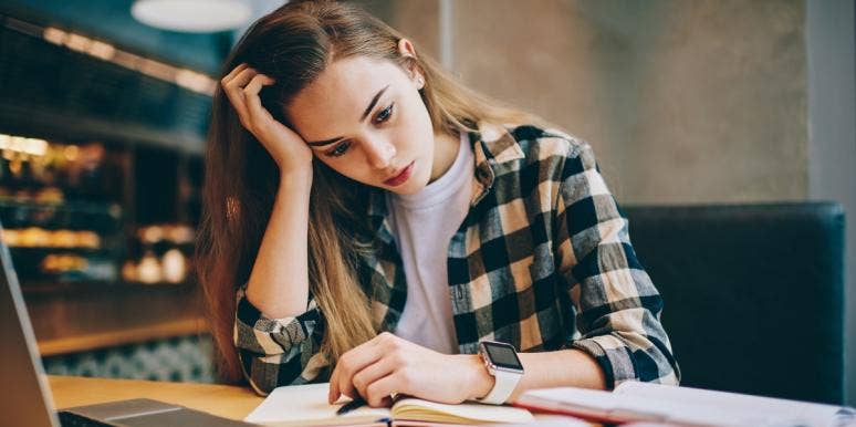 when to quit your job tired woman working at her desk dreaming about a new job
