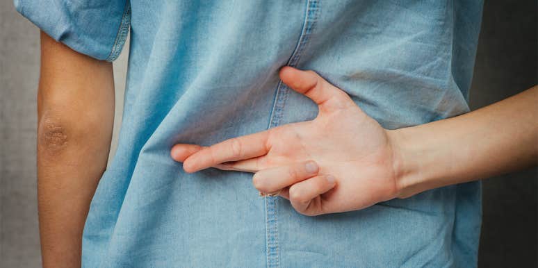 Why We Lie And How To Instantly Spot A Liar fingers crossed behind back