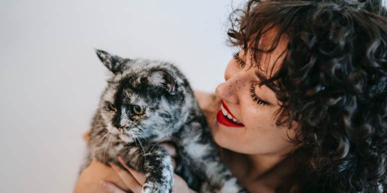 pregnant girlfriend clean cat litter box Woman with cat