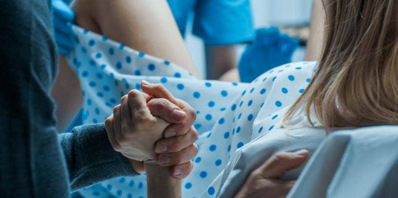 Woman Wonders If She Is Wrong For Wanting Stranger In Delivery Room Instead Of Husband Who ‘Doesn’t Care About Pregnancy Stuff’ woman giving birth in hospital
