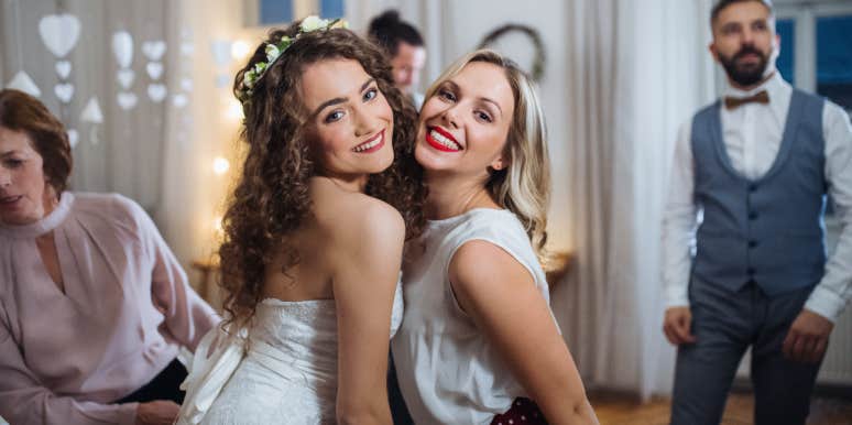 Woman Uninvited To Sister's Wedding After She Refused To Take Off A Piece Of Jewelry Bride and her sister at wedding