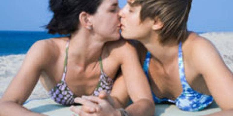 Men Say Girl-On-Girl Kissing Counts As Cheating