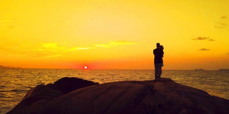 3 Zodiac Signs Who Fight For Love During Sun Sextile Moon Starting December 9 - 11, 2021 3 Zodiac Signs Who Fight For Love During Sun Sextile Moon Starting December 9 - 11, 2021