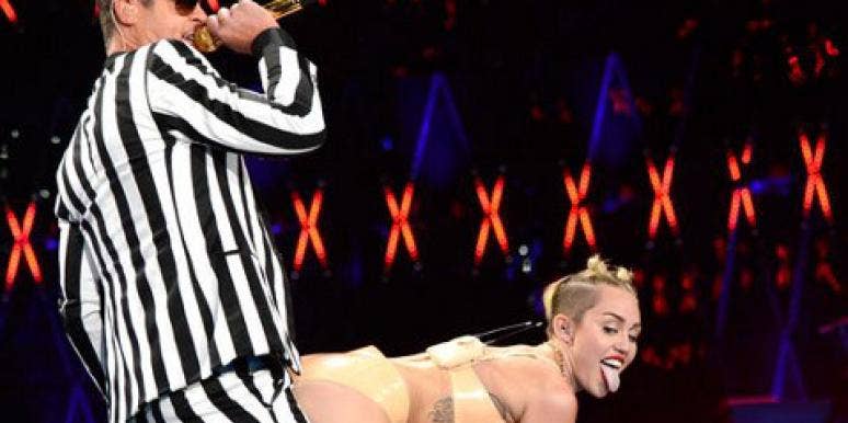 Miley Cyrus twerking at the VMAs miley cyrus, twerking, vmas