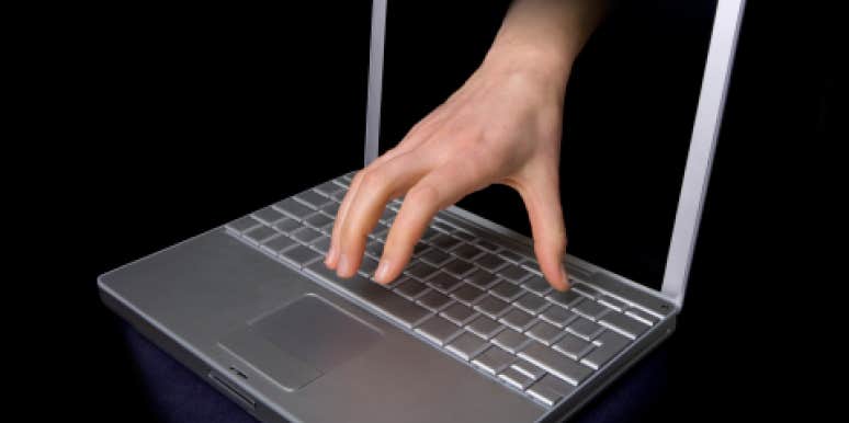 7 Surprising Signs Your Online Dating Privacy Is At Risk 7 Surprising Signs Your Online Dating Privacy Is At Risk