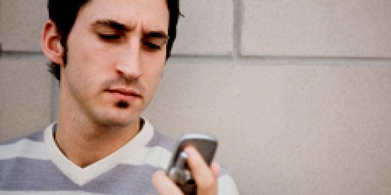 5 Reasons Why Men Text Instead of Call 5 Reasons Why Men Text Instead of Call