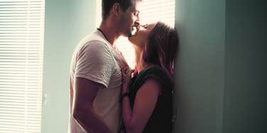 couple kissing