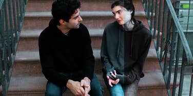 Woman with BPD sitting with a date on a staircase outside 