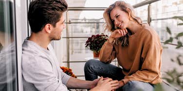 Couple communicating without fighting 