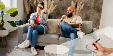 Couple having a disagreement, signs you need couples therapy 