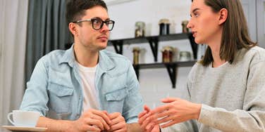 Couple discussing conflict rationally.