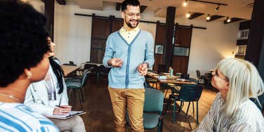 New boss using reverse feedback, to gain teams trust.