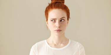 Redhead woman confused over why someone sent a one-word text
