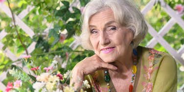 Elderly woman getting a free photoshoot
