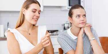 woman refuses help best friend plan wedding