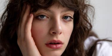 brilliant phrases unbothered women say often according to psychology
