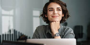 woman whose feelings about how much money she makes affect her happiness