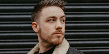 Mans sneaky habits unraveled relationship.