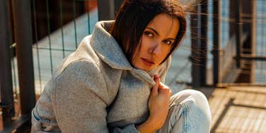 Subtle Habits Of A Woman Who's Never Been Able To Depend On Anyone
