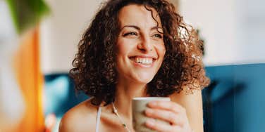 Woman practicing gratitude. 