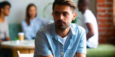 People Who Feel Disconnected & Alone Even In A Room Of People Usually Have These Reasons