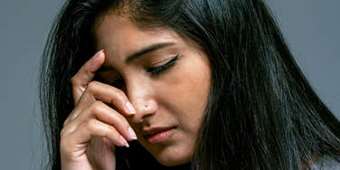 Woman realizes relationship warnings are huge.