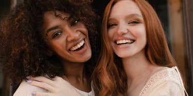 women who research says are friends because of their brains