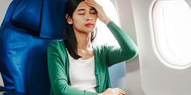 woman on flight where air conditioning broke and flight attendant told passengers to meditate