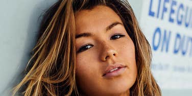 Women's flirting moves make her more attractive.