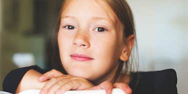 Kid secretly sharing parenting complaint in therapy. 