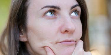 Woman avoids unproductive habits.