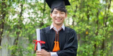 Student Brags Using AI Write Final Paper Graduation Ceremony