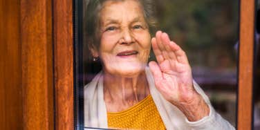 Things Frugal People Notice When They're Invited To Someone Else's House