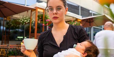 Parenting Habits That Make People Quietly Judge A Mom Behind Her Back
