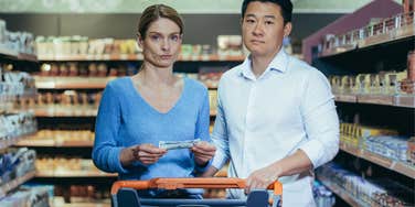 Couple With Only 72 Dollars To Buy Food Ask What Ingredients To Focus On