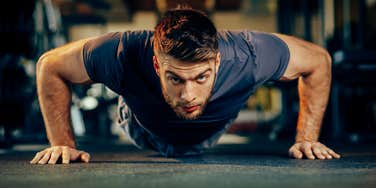 Man Continues Competing At Fitness Even After Girlfriend Passes Out