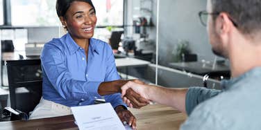 employee shaking hiring managers hand