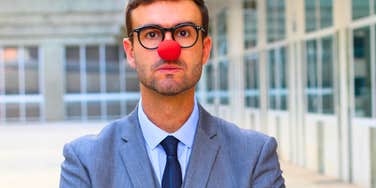 Reasons Smart People Underestimate Themselves While Incompetent People Have Unshakable Confidence