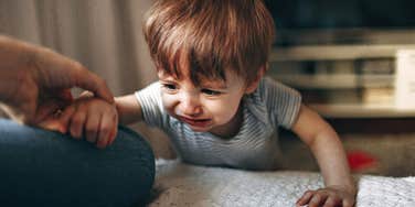 things parents do help kids holds them back