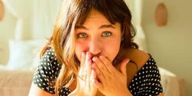 Awkward Greetings That Instantly Reveal Someone Lacks Any Sort Of Confidence