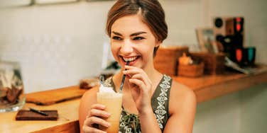 Woman with exceptionally rare level of charm, in a conversation with a man. 