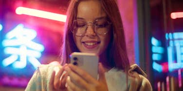 Your Fingers Scroll Over 85 Miles On Your Phone Every Year