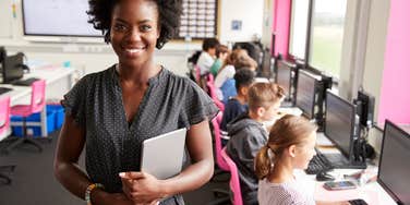 teacher criticized outfit first day school